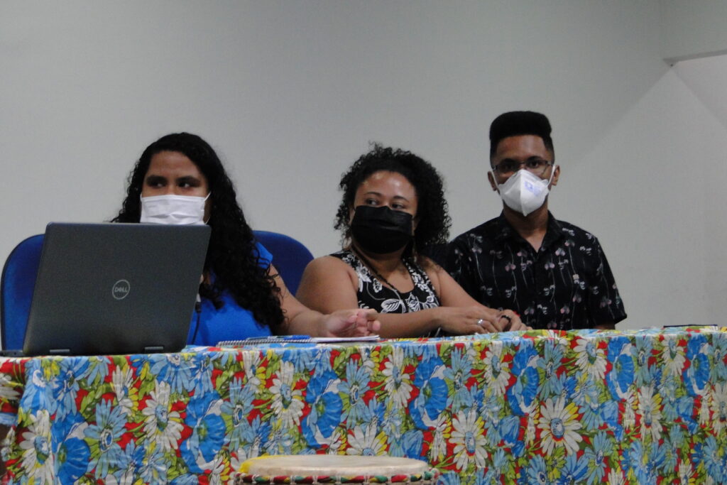Foto dos alunos organizadores do III encontro em 2021: Érika Pinto, Nildinha Coelho e Daniel Mendes.